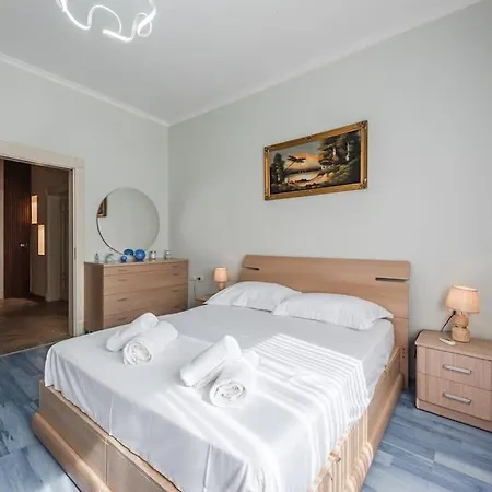 The Old-clock Apartment *